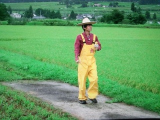 ����[����